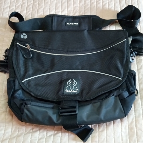 YAK PAC Messenger Crossbody Computer Bag Black Gray With Inner And Outer Pockets - Picture 2 of 8